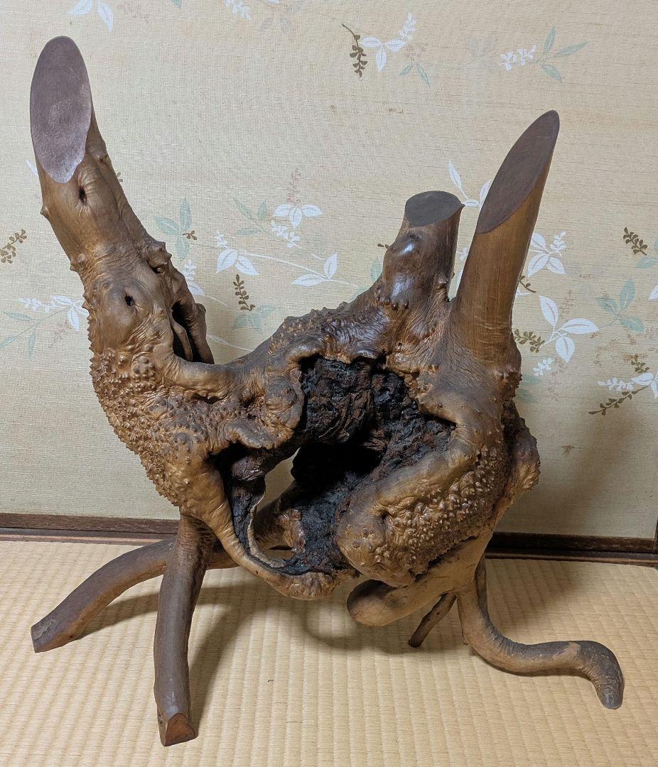 ユニークな木製アートオブジェ