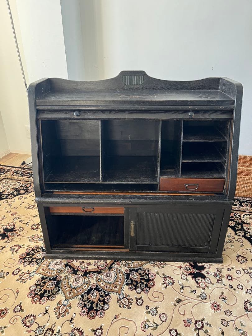 黒色木製収納付きデスク