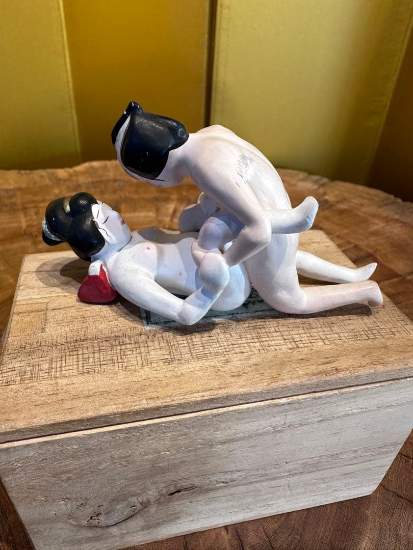 浮世絵，根付，置物，春画，陶器製 ，男女裸体彫刻 約10cm