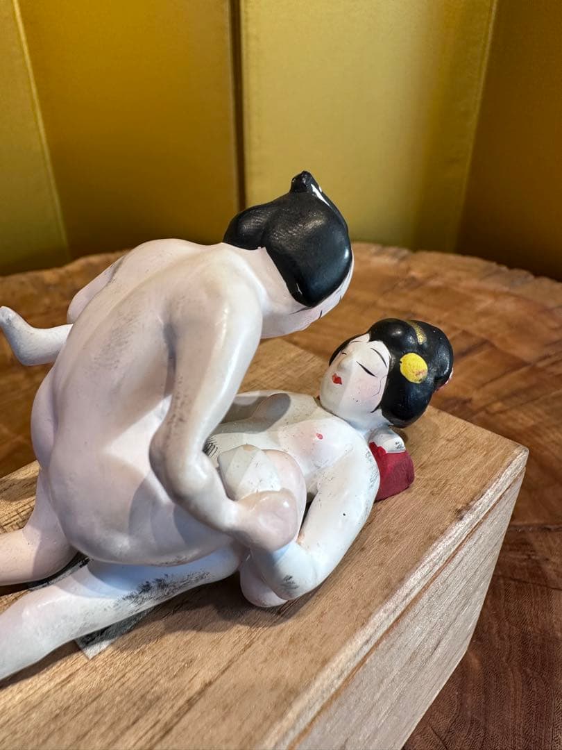 浮世絵，根付，置物，春画，陶器製 ，男女裸体彫刻 約10cm