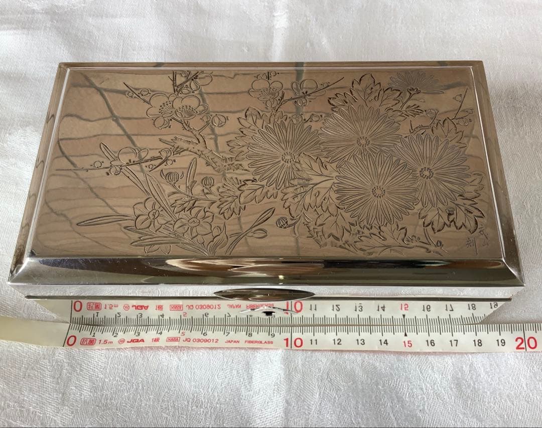 銀製 宝石箱 silver950 鍵付 草花紋様手彫り装飾 作家銘有 骨董品