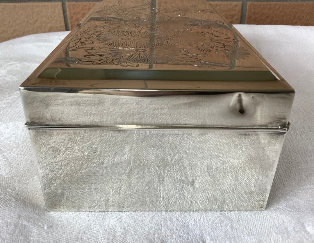 銀製 宝石箱 silver950 鍵付 草花紋様手彫り装飾 作家銘有 骨董品