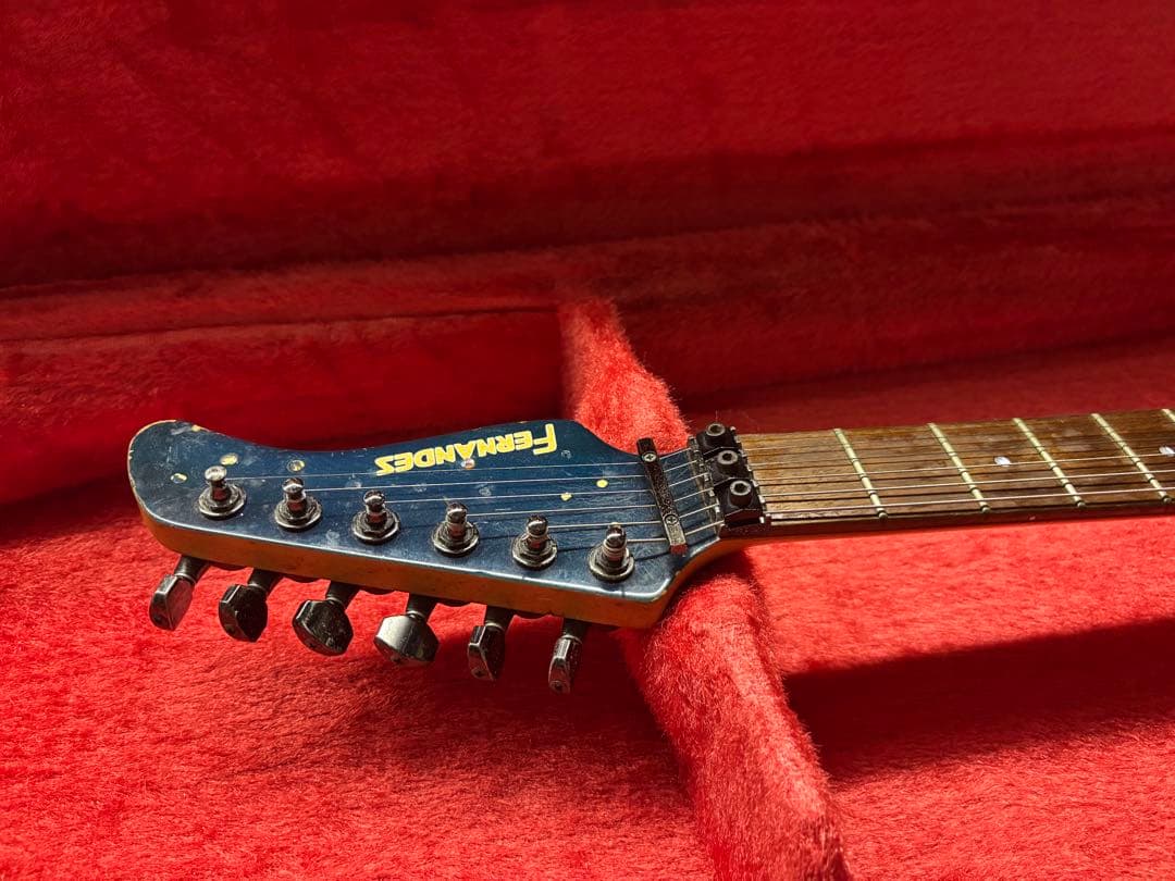 Fernandes ブルーエレキギター ハードケース付き