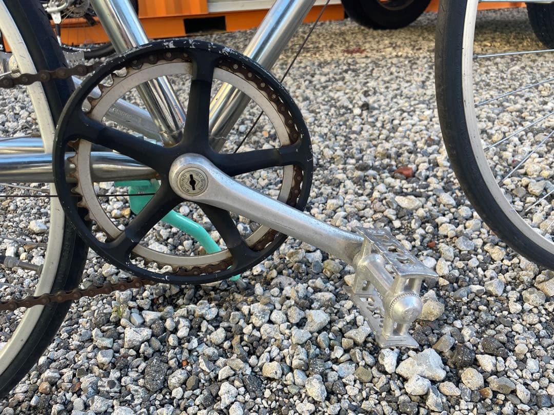 グレー スチールフレーム クロスバイク