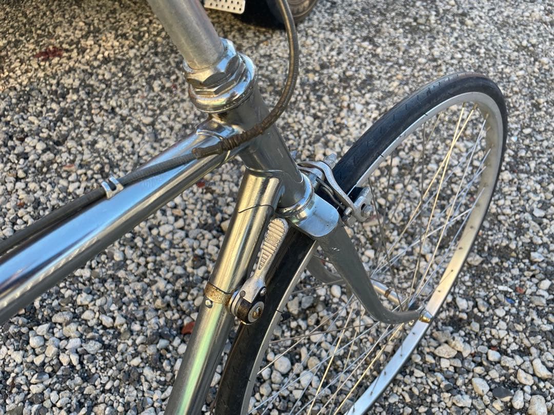 グレー スチールフレーム クロスバイク