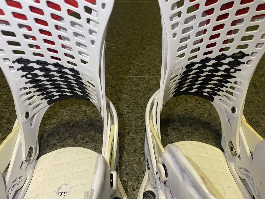 ならんならん burton genesis s 白 cartel s 黒