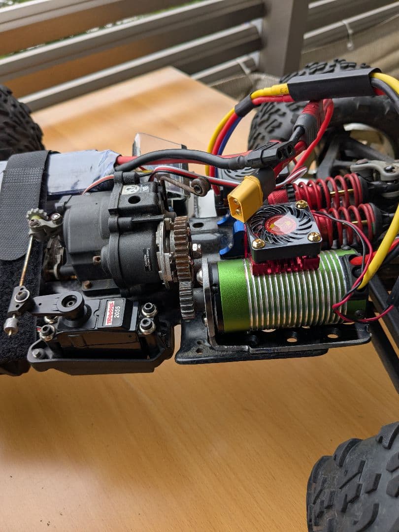 トラクサスレボ　電動仕様変更ラジコン