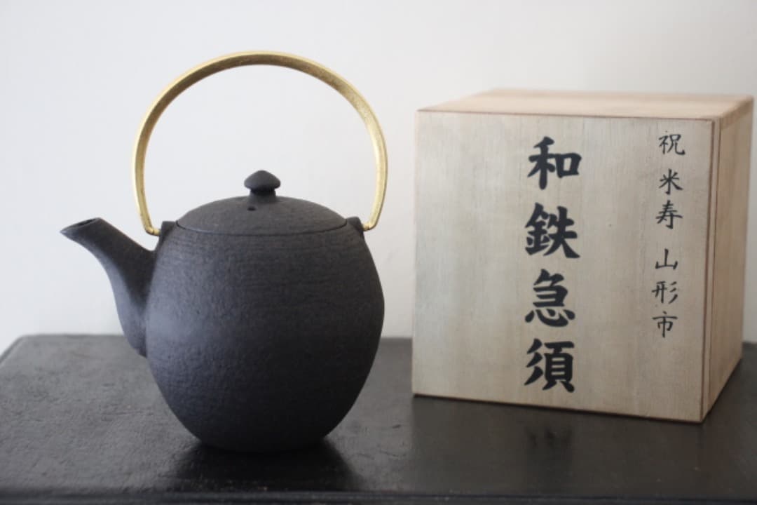菊池保寿堂　鉄瓶　急須　WAZUQU　グッドデザイン賞　まゆ・MAYU　奥山清行