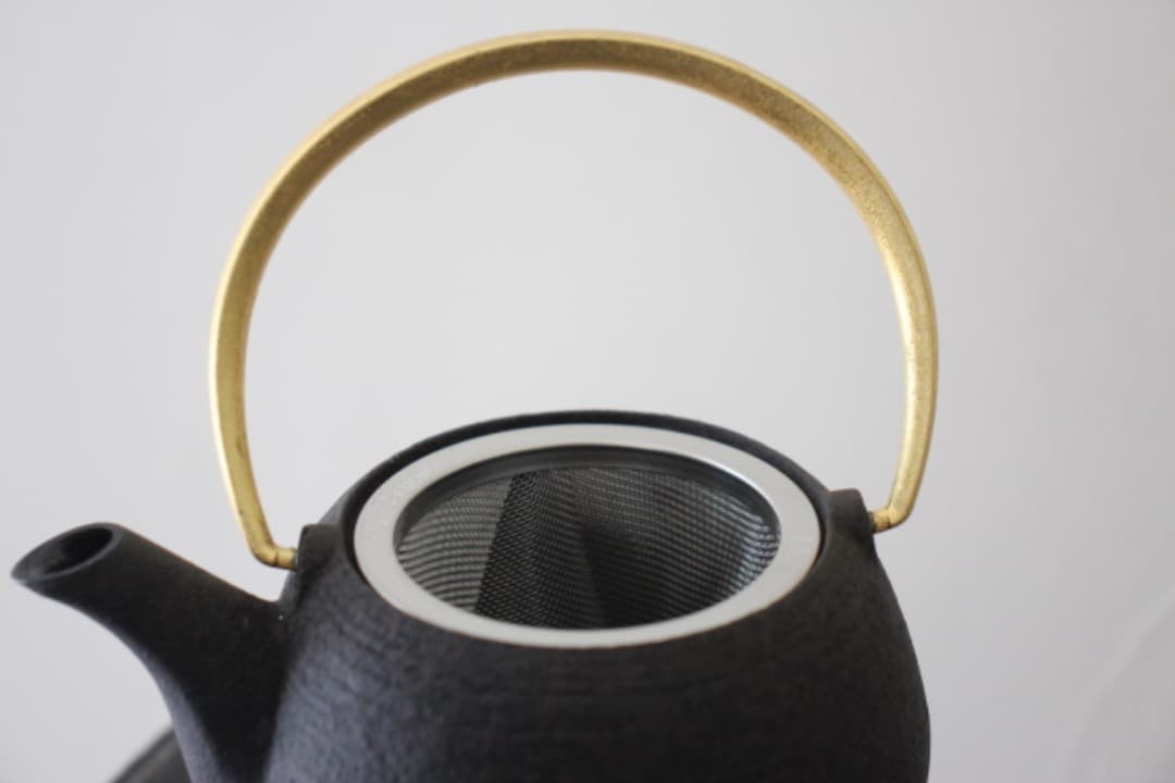 菊池保寿堂　鉄瓶　急須　WAZUQU　グッドデザイン賞　まゆ・MAYU　奥山清行