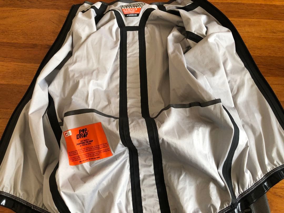 アソス　レインジャケット、シュロスワント