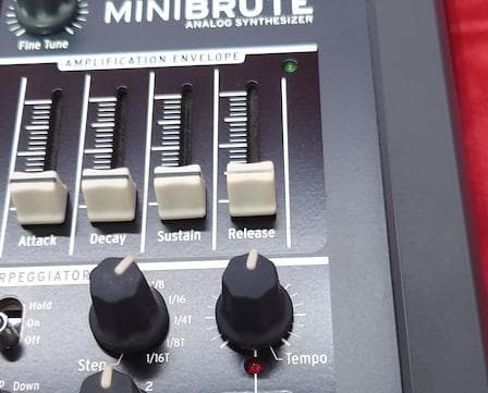 Arturia MiniBrute 25鍵 アナログシンセサイザー