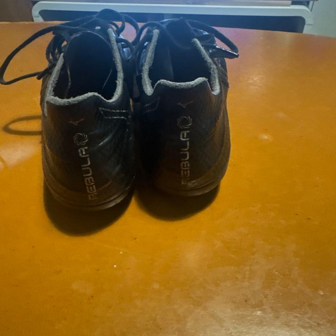 Mizuno REBULAブラック サッカーシューズ スパイク