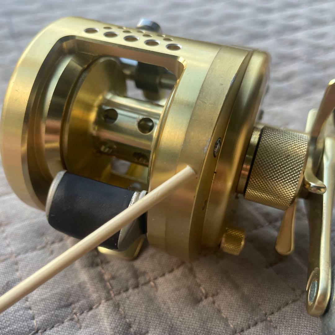 リール Shimano Calcutta Conquest 400F