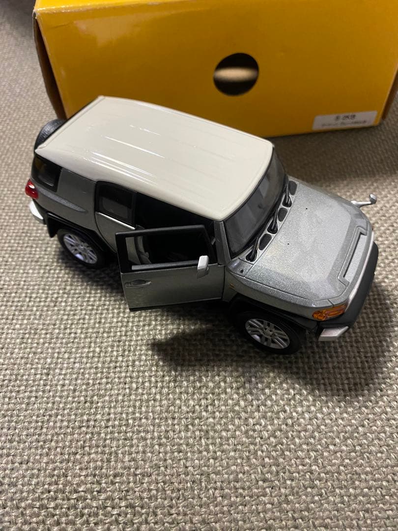 トヨタ　FJクルーザー　カラー　サンプル　ミニカー　グレー　シルバー　新品