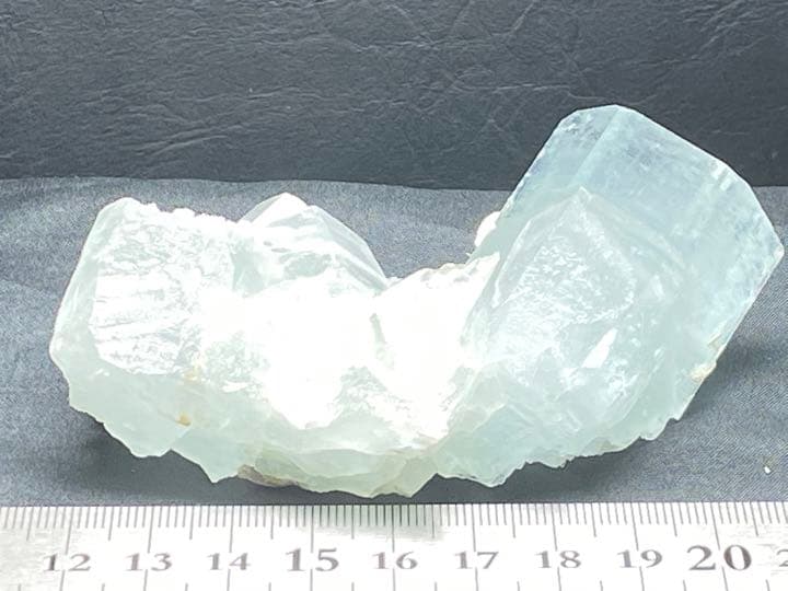 アクアマリン　結晶 160g