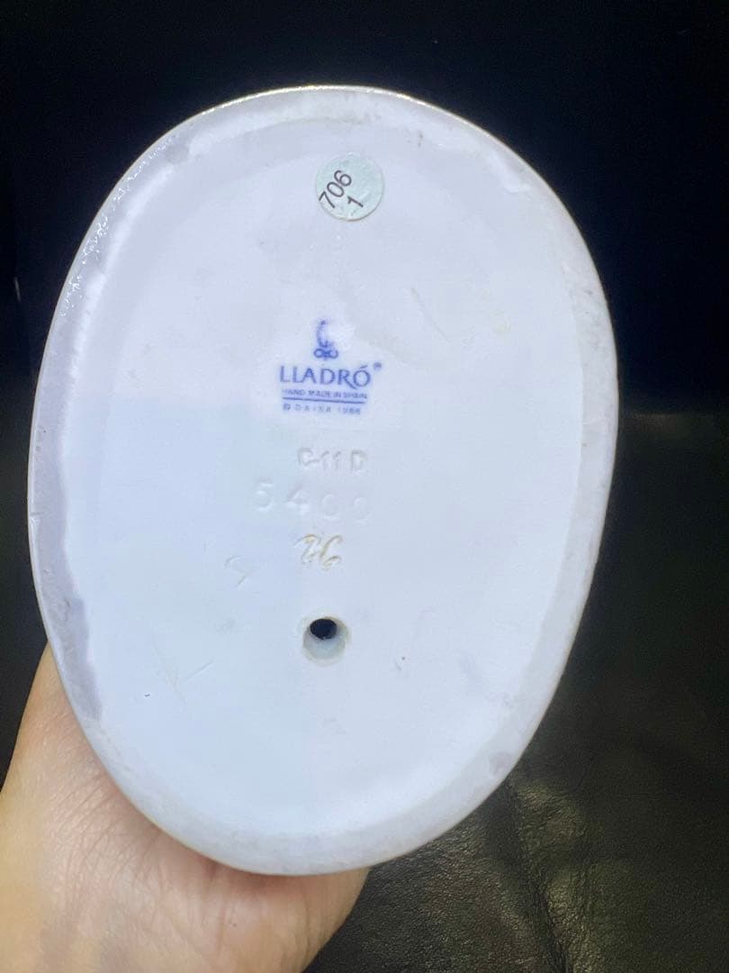 少年の陶器フィギュア