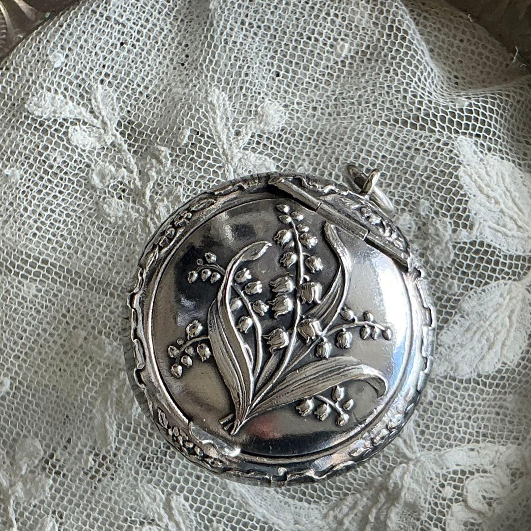 【C】フランスアンティーク　すずらん　ピルケース　シルバープレート