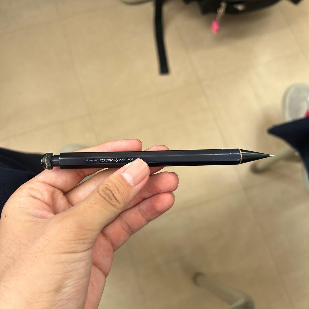 黒のシャープペンシル 本体