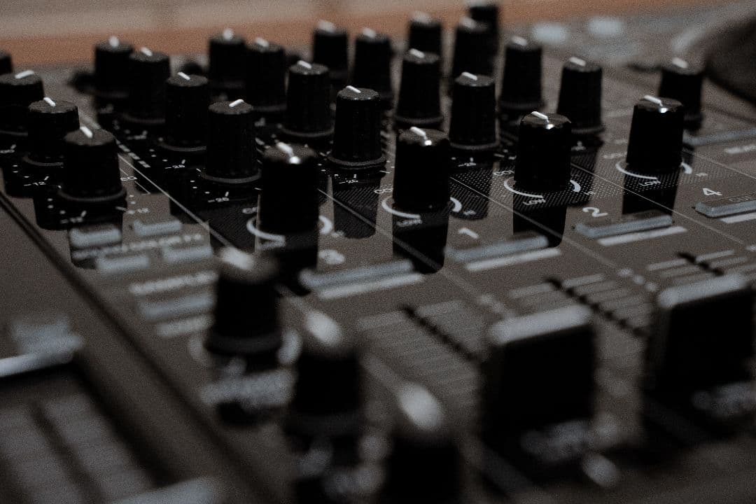 美品 22年製 箱有り Pioneer DDJ1000 PCスタンド付き