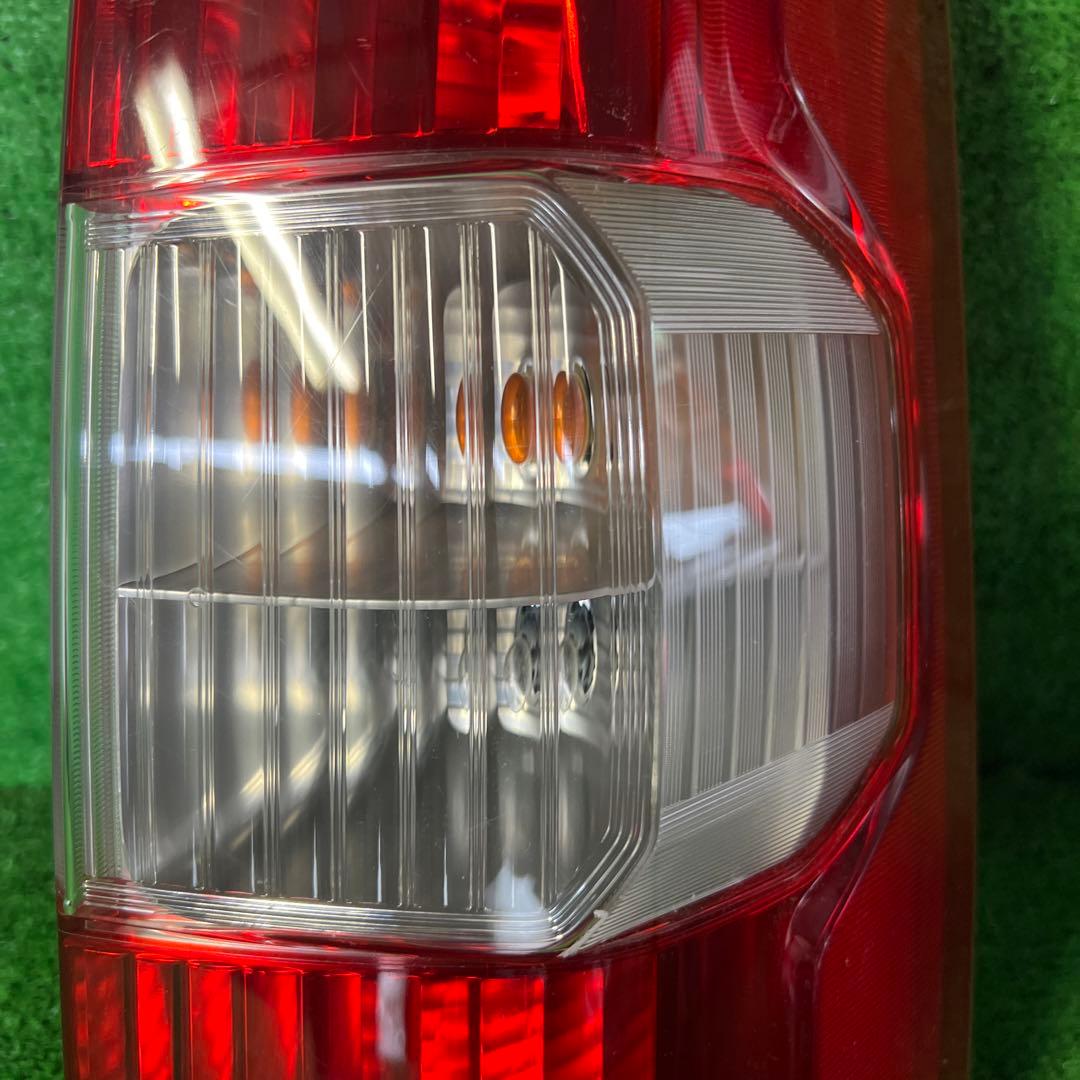 トヨタ純正サクシード NCP160 右テールランプ 2015年