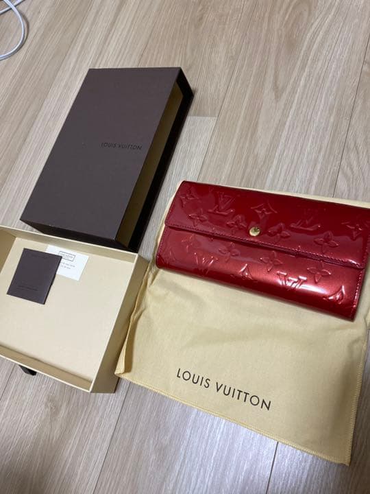 ルイヴィトン　ヴェルニ　レッド