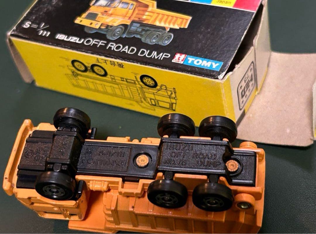 トミカ いすゞ オフロードダンプ 山吹色