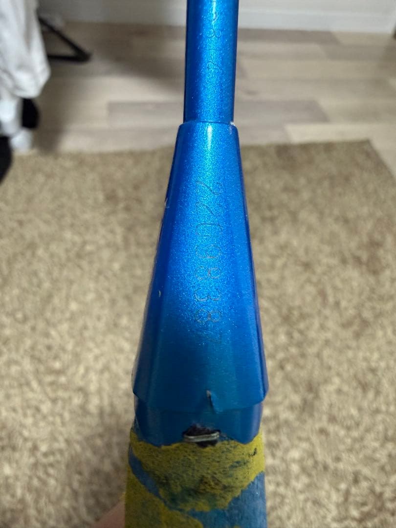 バドミントンラケット アストロクス77 青　4ug5