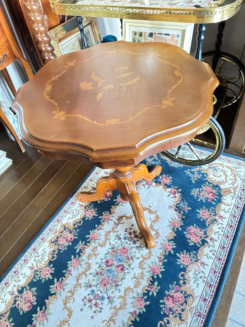 イタリア　象嵌　アンティーク木製八角形テーブル 花柄