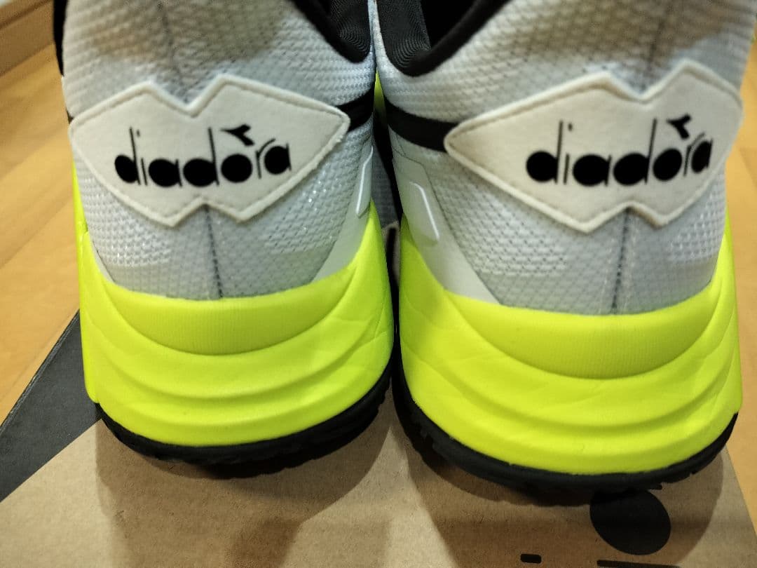 レアカラー　DIADORA　ビーアイコン 2 テニスシューズ