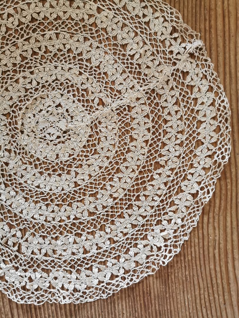 アンティークイタリア マルチーズレース 黄金色の絹糸ボビン編 大判41㎝ドイリー