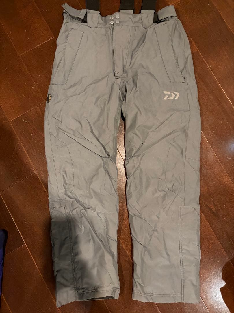 ダイワGORE-TEXウインタースーツフード付きジャケット 紫色