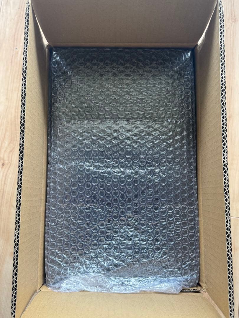 【k.k】KAWS:HOLIDAY THAILAND - BLACK 黒