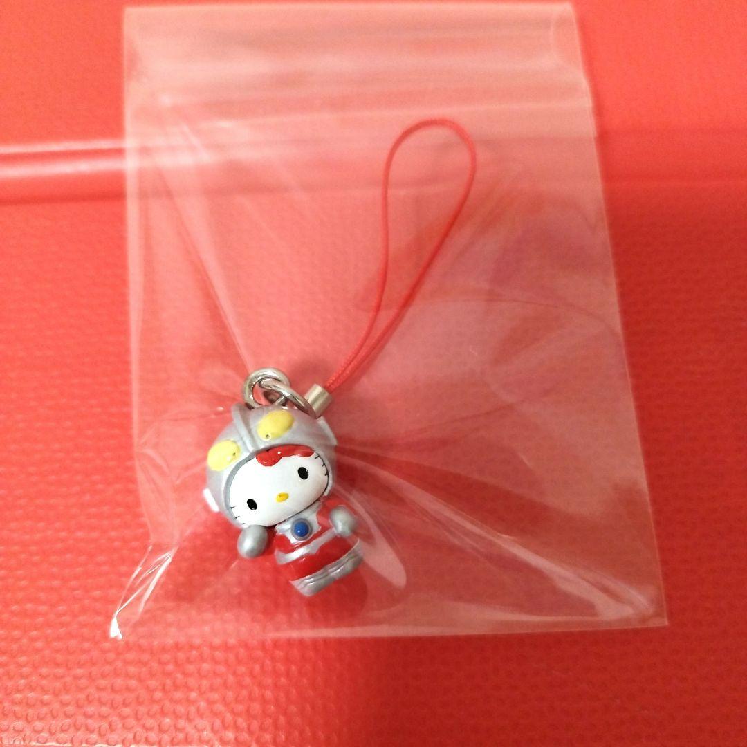 ハローキティ　なりきりストラップ　ウルトラマン　全5種