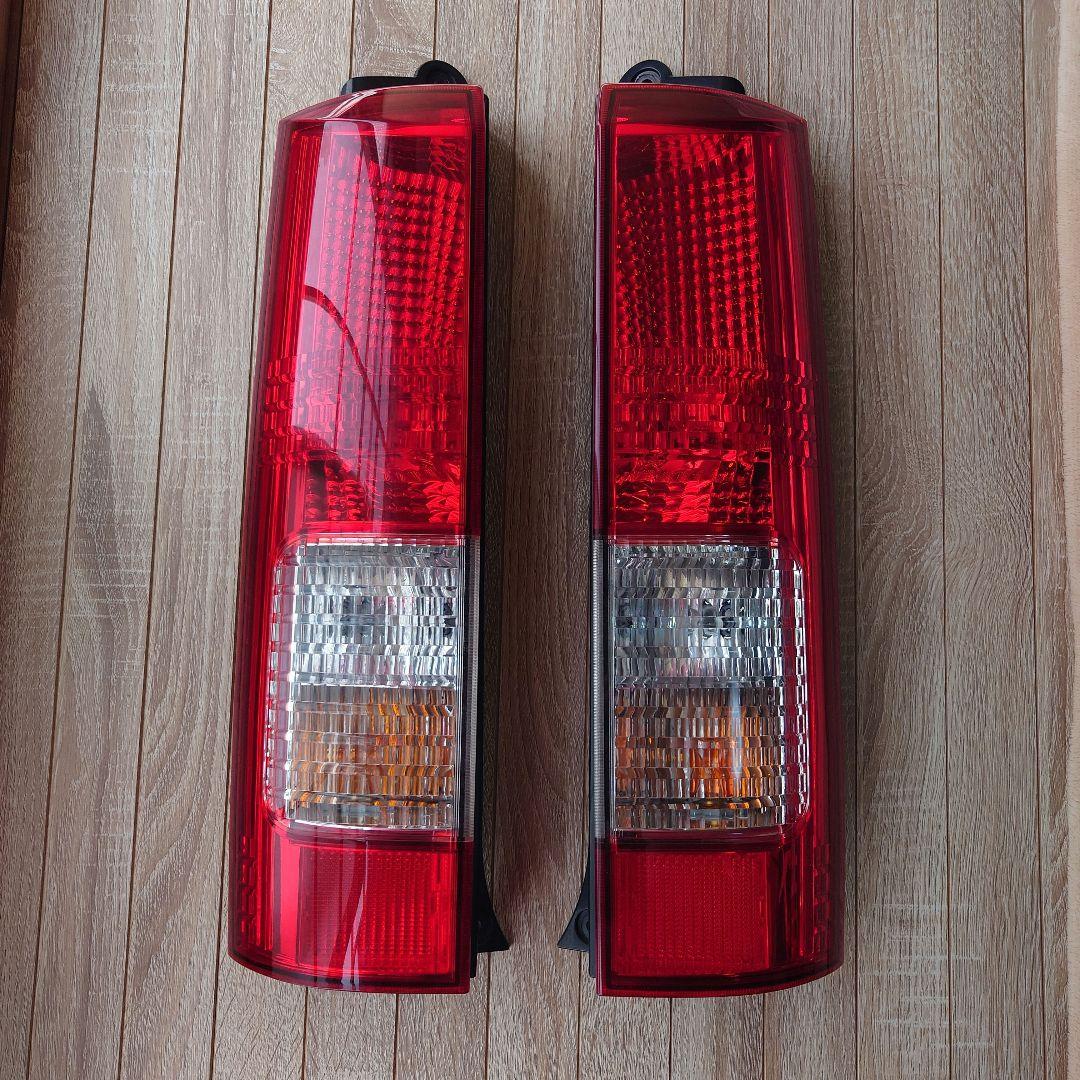 【純正】スズキ　エブリィDA64W テールランプ左右セット