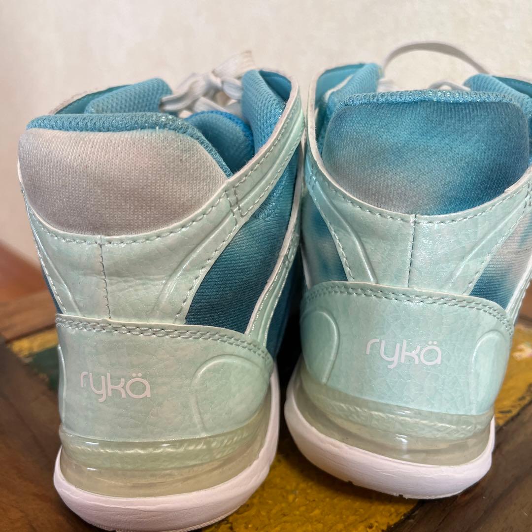 ライカシューズ　22.5センチ