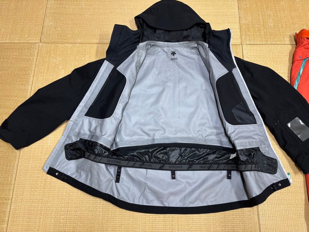 デサント DESCENTE スキーウェア　シェルジャケット　パンツ　 上下セット