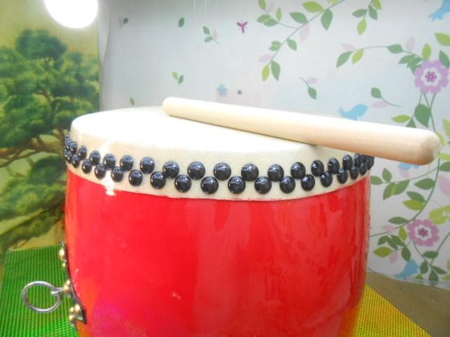 新品未使用(送料無料)26.980円　エイサー大太鼓36cm*40cmバチ付き