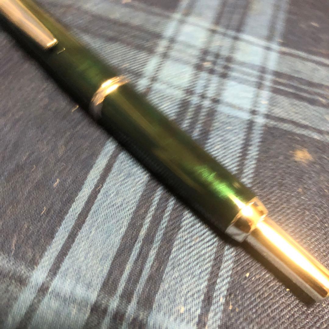 阪急百貨店限定　キャップレス万年筆　デシモ　グリーンマーブル　中細字　ＦＭニブ