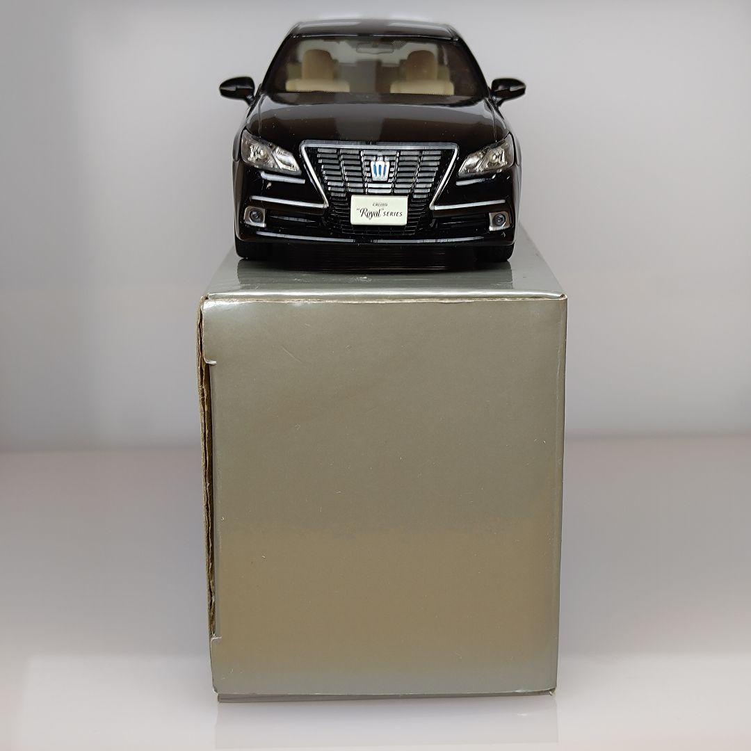 トヨタ クラウン ロイヤルサルーン 210 カラーサンプル 202ブラック