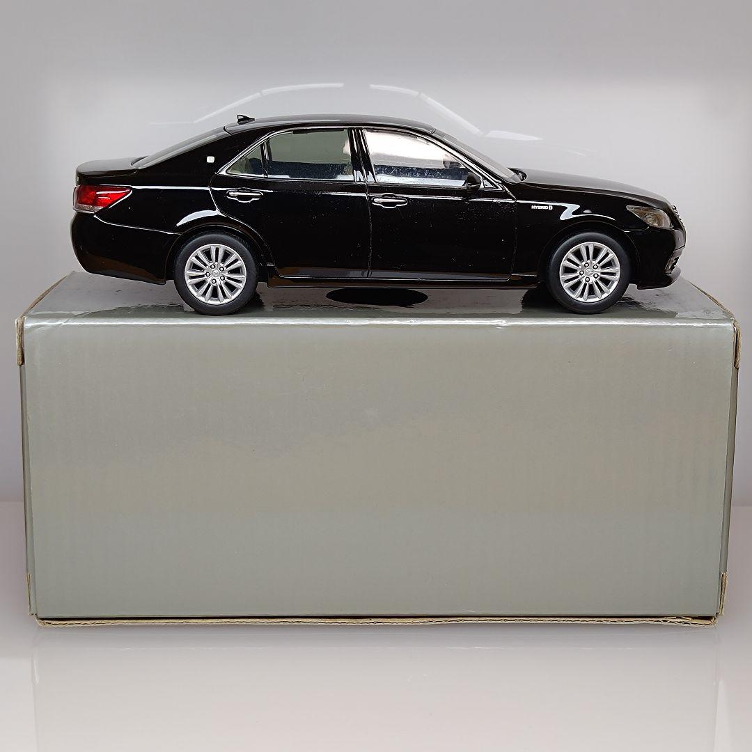 トヨタ クラウン ロイヤルサルーン 210 カラーサンプル 202ブラック