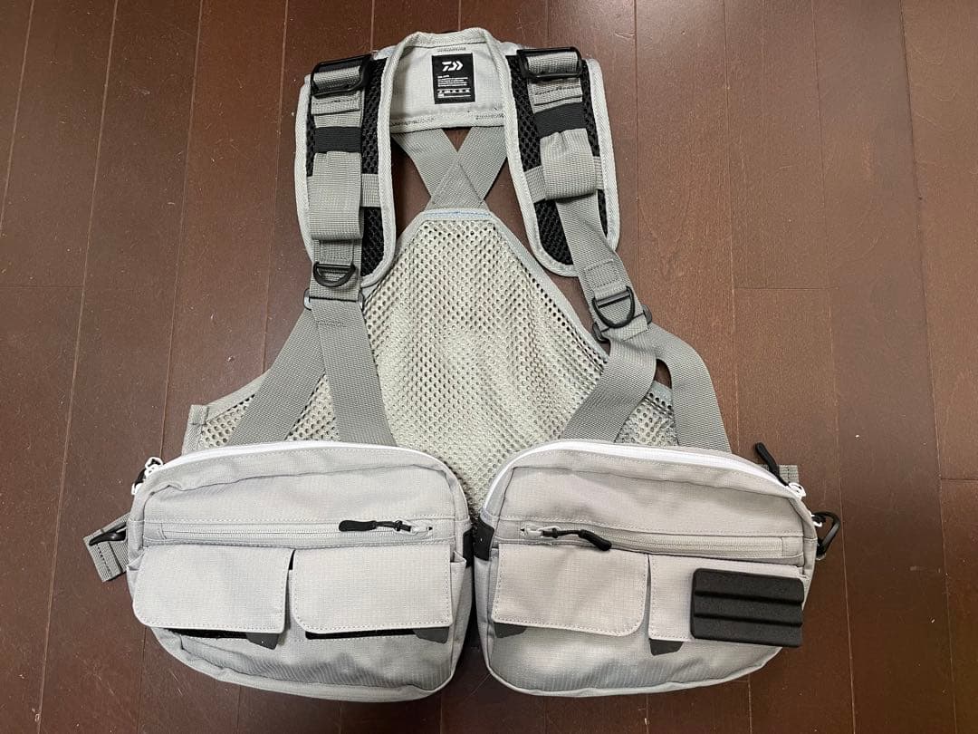 ほぼ未使用品　ダイワ　ライトフィッシングベスト
