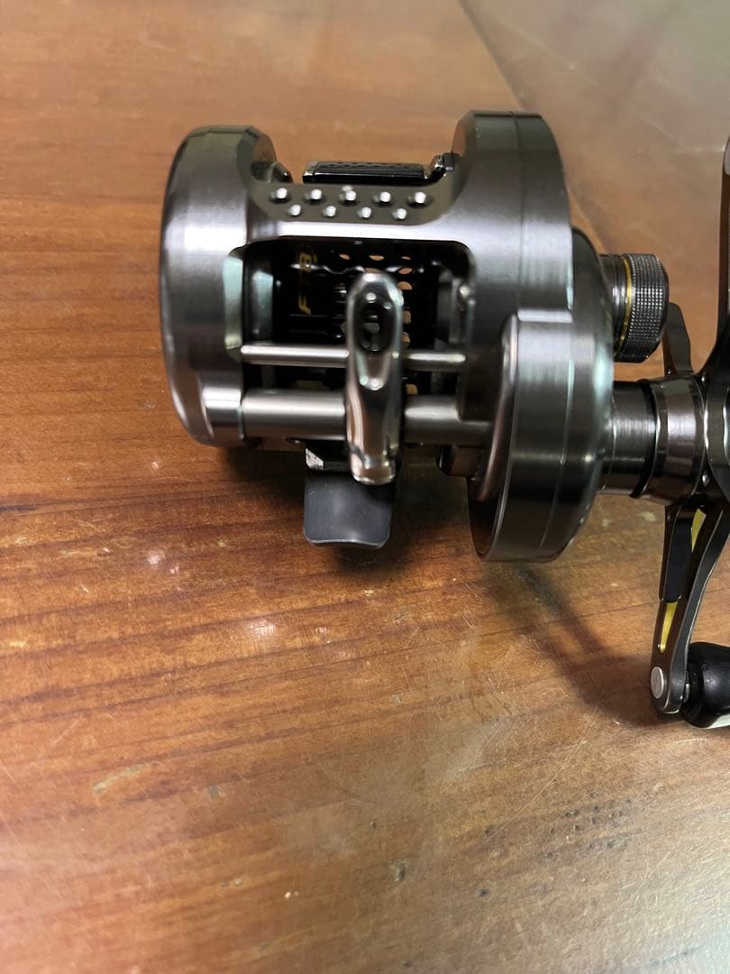 SHIMANO 17CALCUTTA CONQUEST BFS HG 左ハンドル