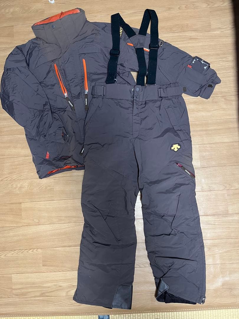 descente スキーウェア スノボーウェア　オレンジ　ブラウン　ブラック