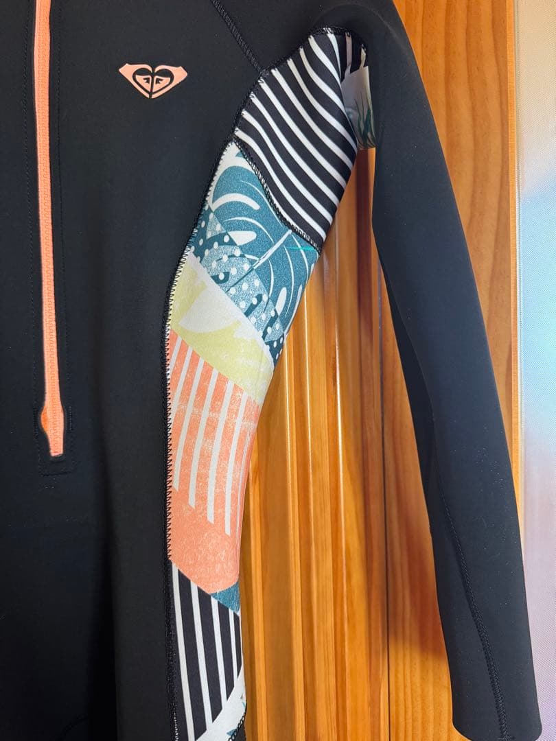 ROXY フルスーツ ブラック・マルチカラー