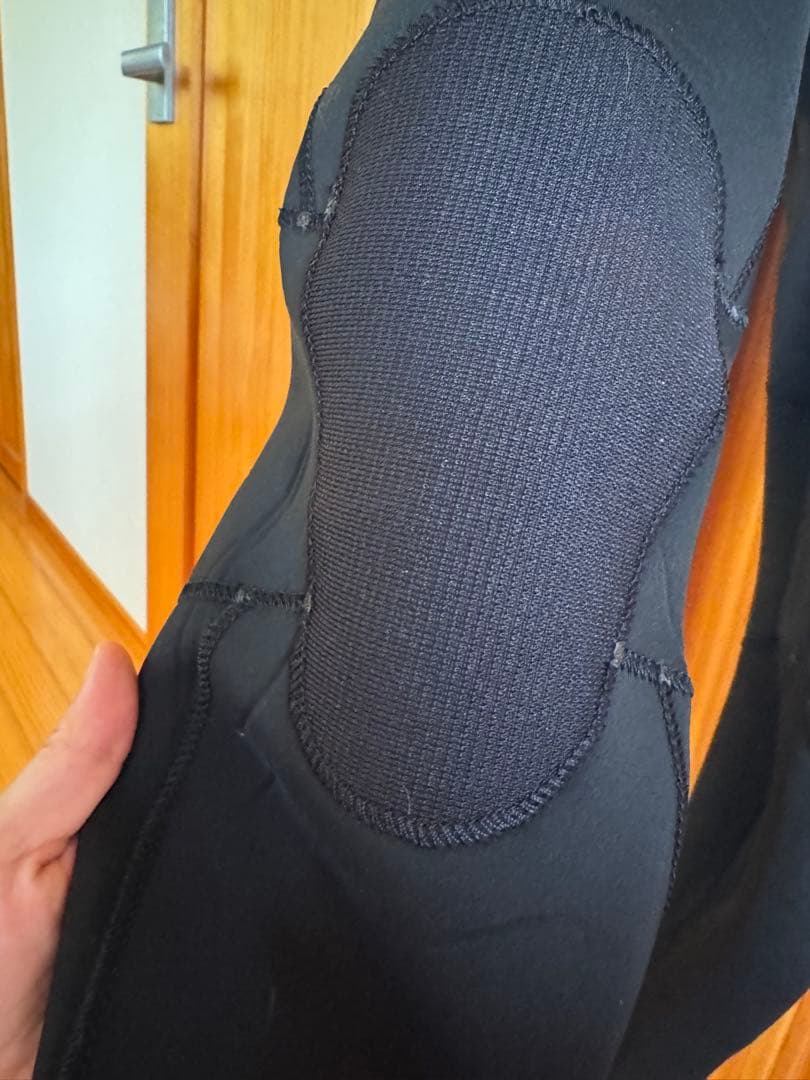 ROXY フルスーツ ブラック・マルチカラー