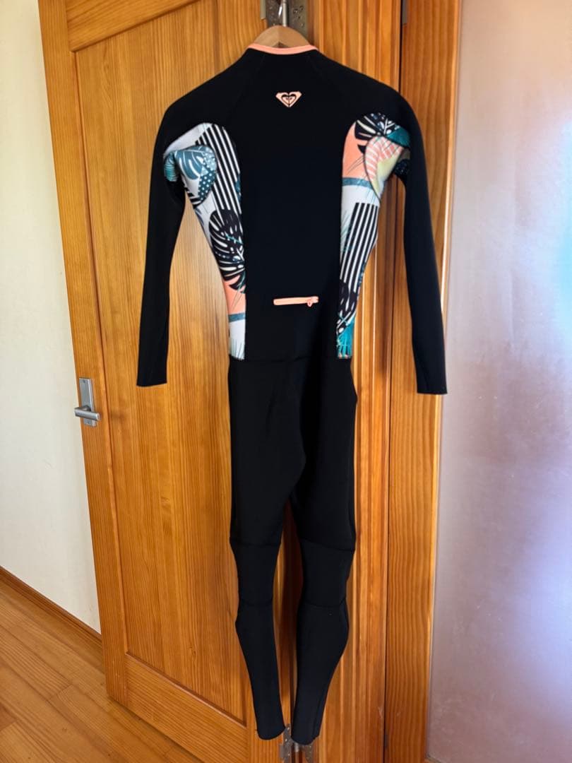 ROXY フルスーツ ブラック・マルチカラー