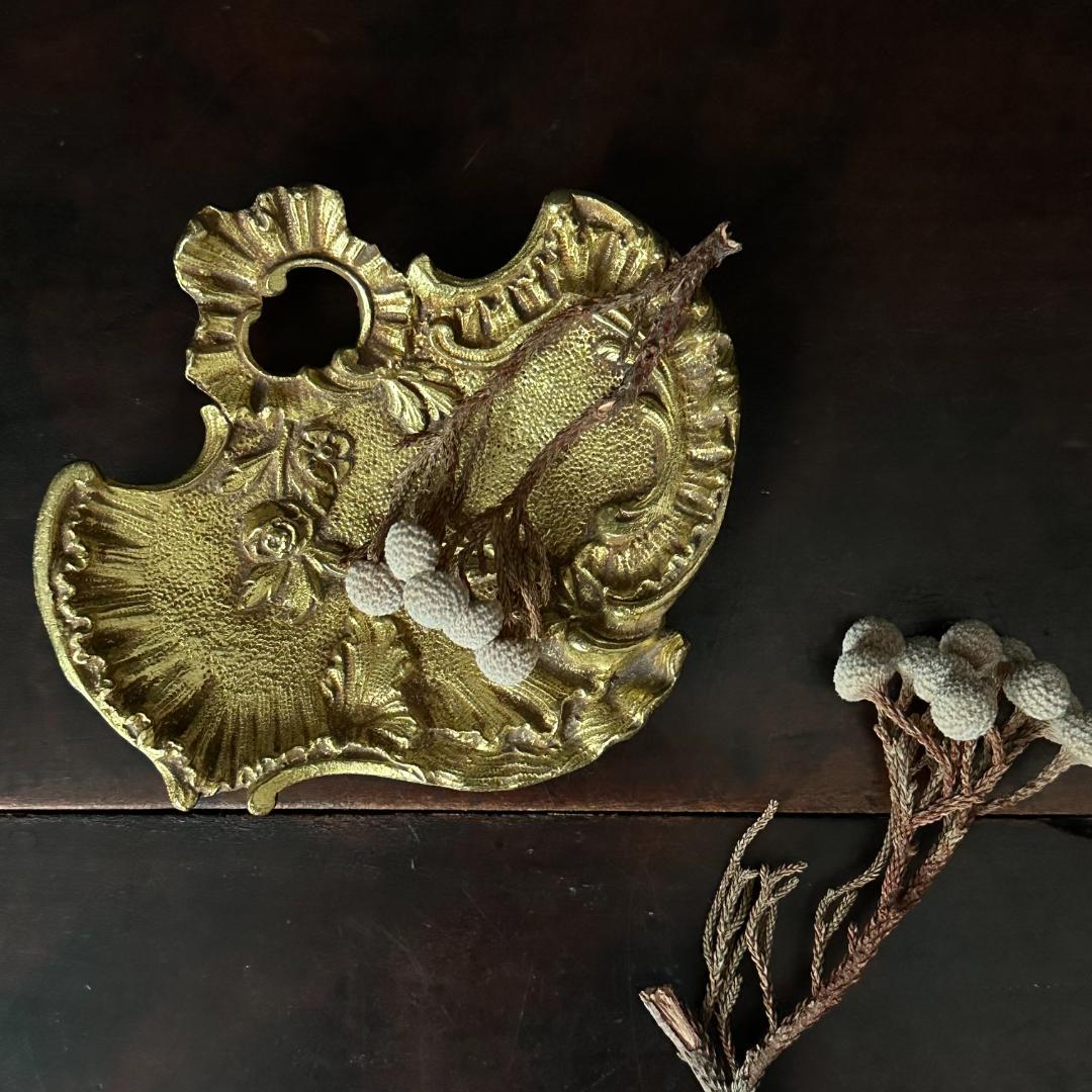 ★フランス　薔薇の模様　真鍮プレート　ロカイユ装飾　アンティーク