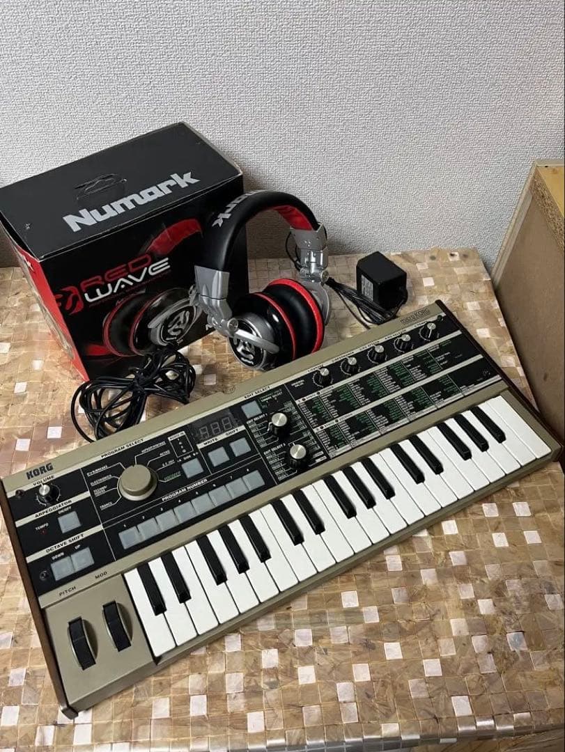 t*e様 KORG microKORG シンセサイザーとNumarkヘッドホンセ