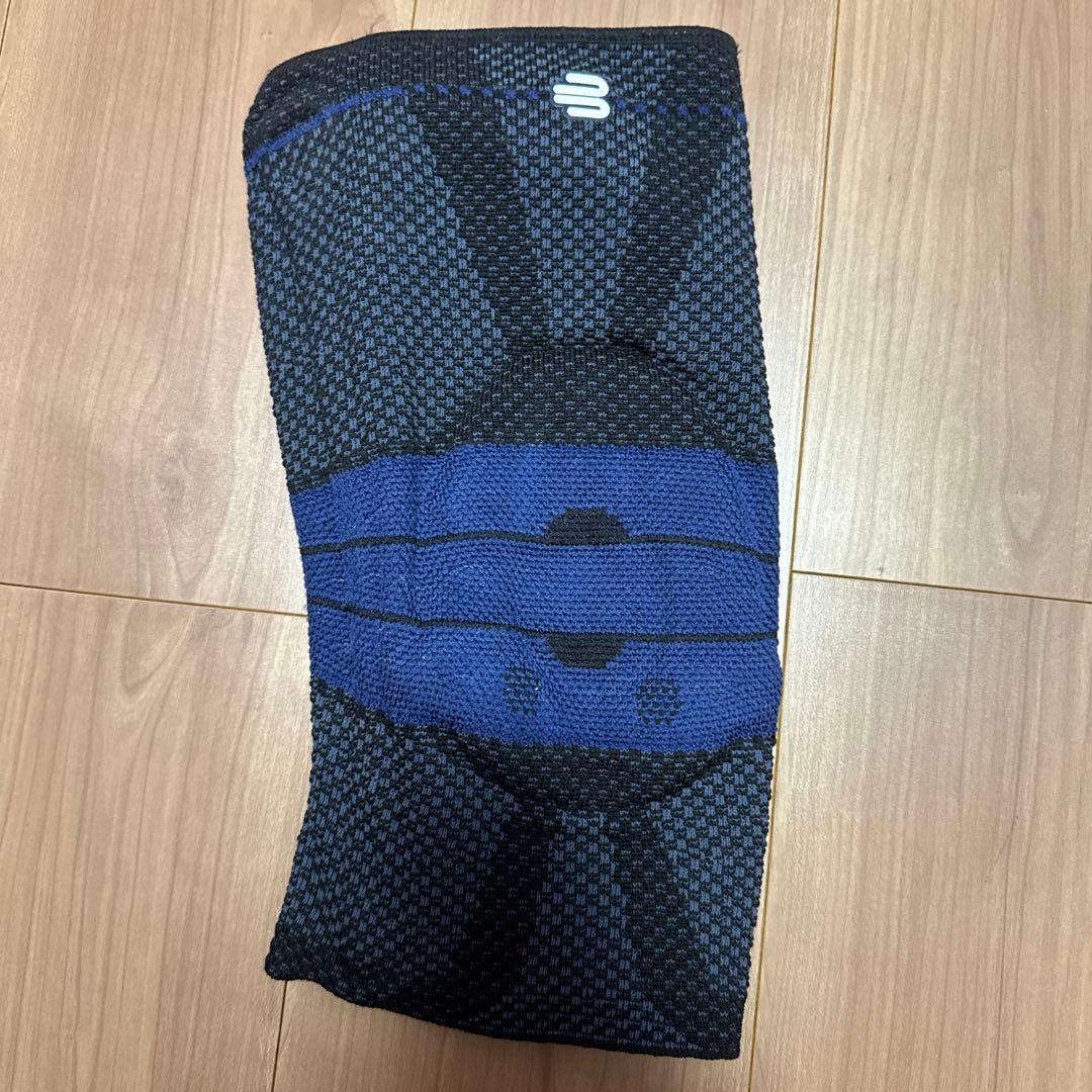 バウアーファインド　ゲニュトレイン　膝用サポーター　サイズ4ブラック