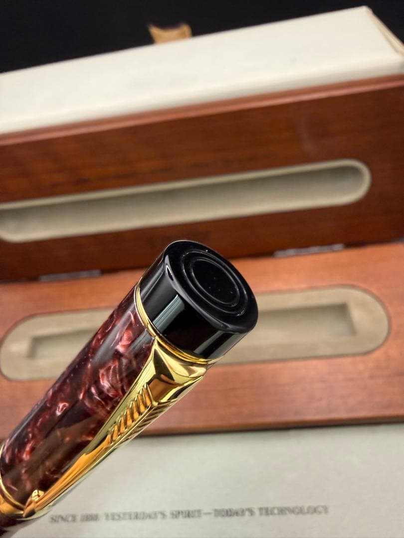 PARKER ローラーボール DUOFOLD インターナショナル レッドマーブル